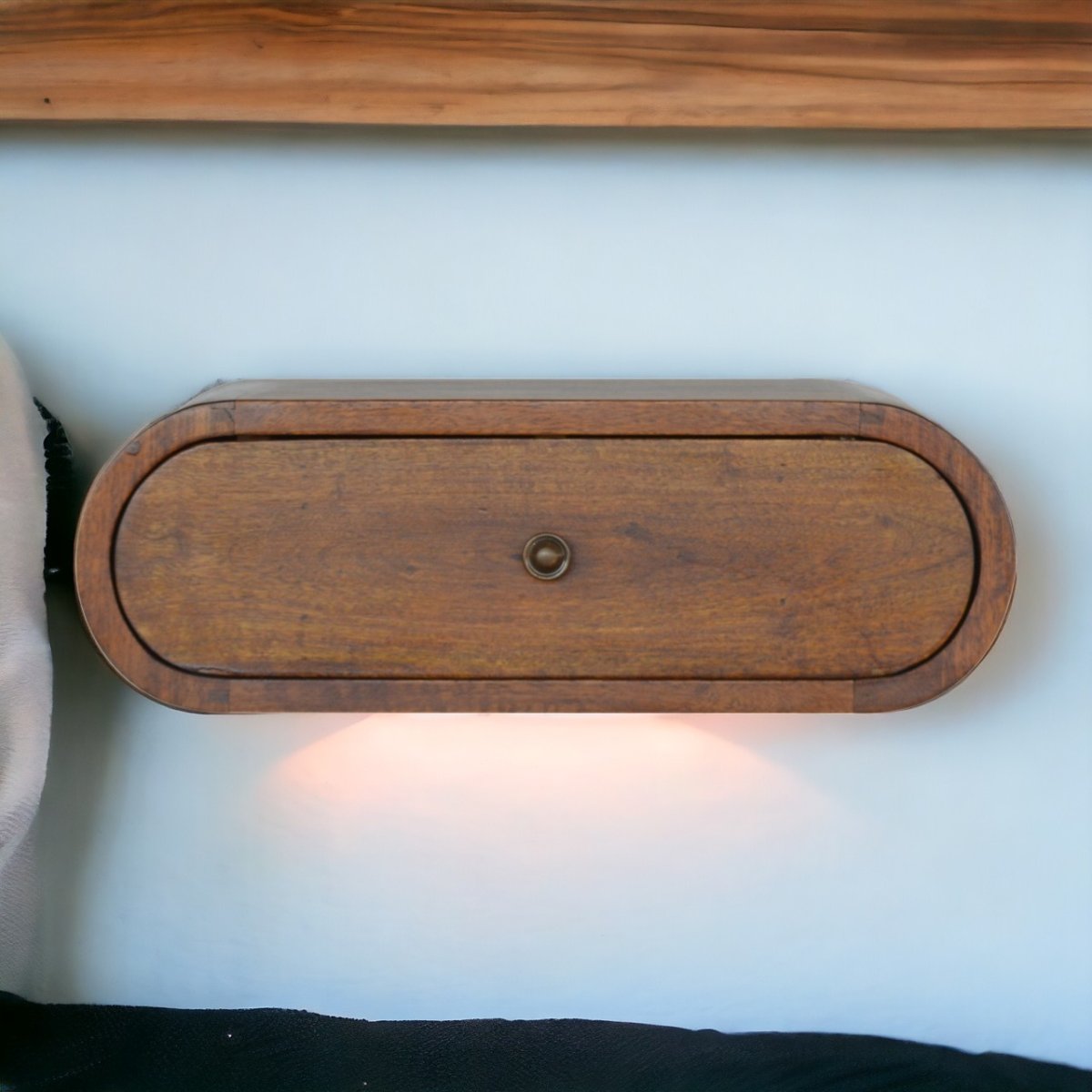Comodino Sospeso Mini in Mango Massello Finitura Castagno con Cassetto Tondo