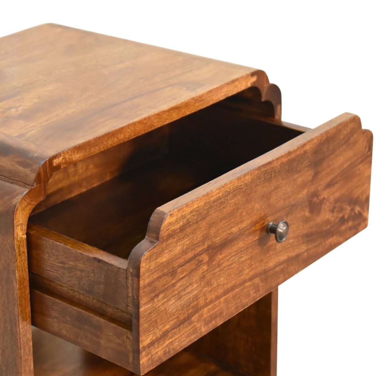 Comodino in Mango Massello Finitura Castagno con Cassetto, Ripiano e Pomolo in Ottone