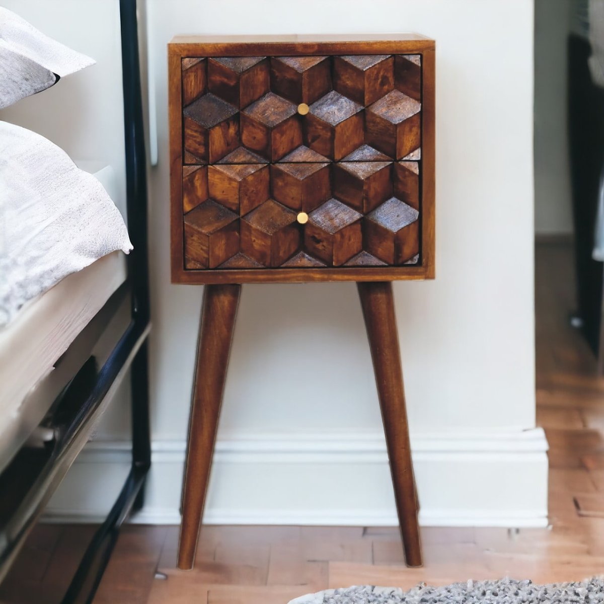 Comodino Mini in Mango Massello Finitura Castagno con 2 Cassetti Cubici e Gambe Scandinave