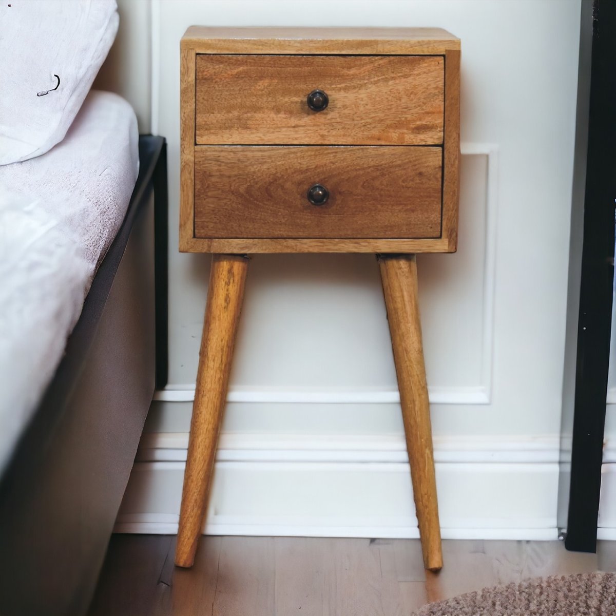 Comodino Mini in Mango Massello Finitura Oak-ish con 2 Cassetti e Gambe Scandinave — Edizione Slim