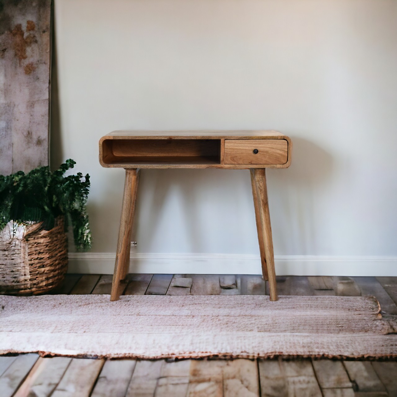 Scrivania in legno massello di mango con pomello in ottone
