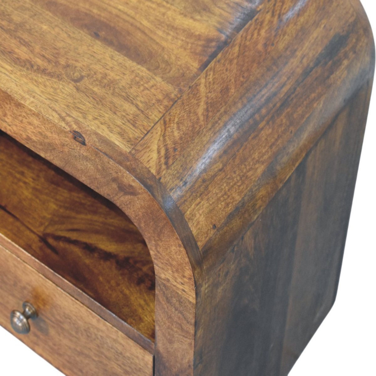 Comodino in Mango Massello Finitura Castagno con Cassetto, Ripiano e Pomolo Ottone — Linea Curva