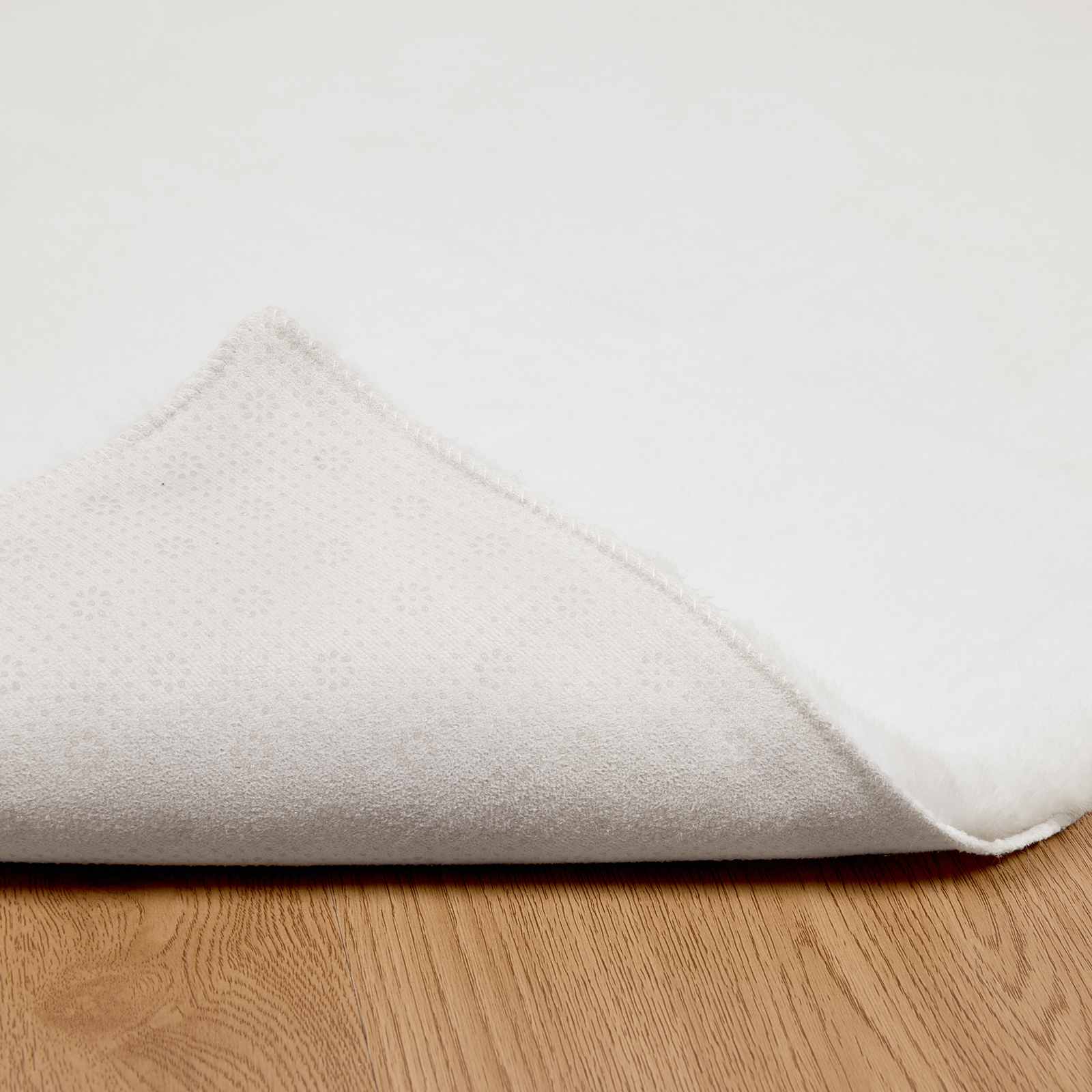 Tappeto antiscivolo in sintetica di coniglio OLITE Bianco